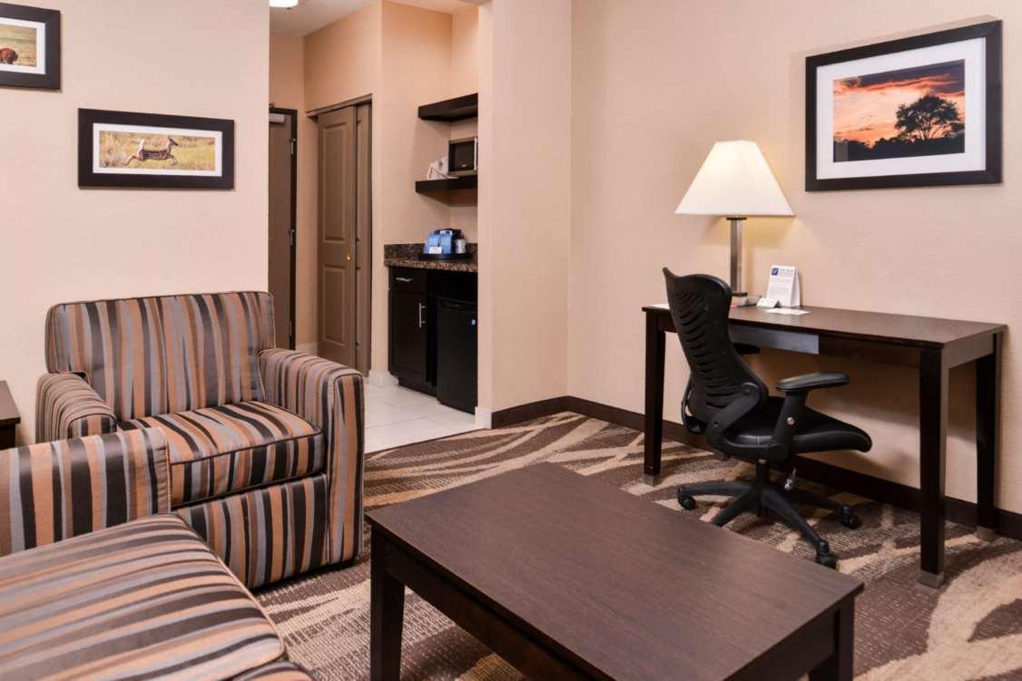 Best Western Plus Lake Jackson Inn & Suites Exterior photo