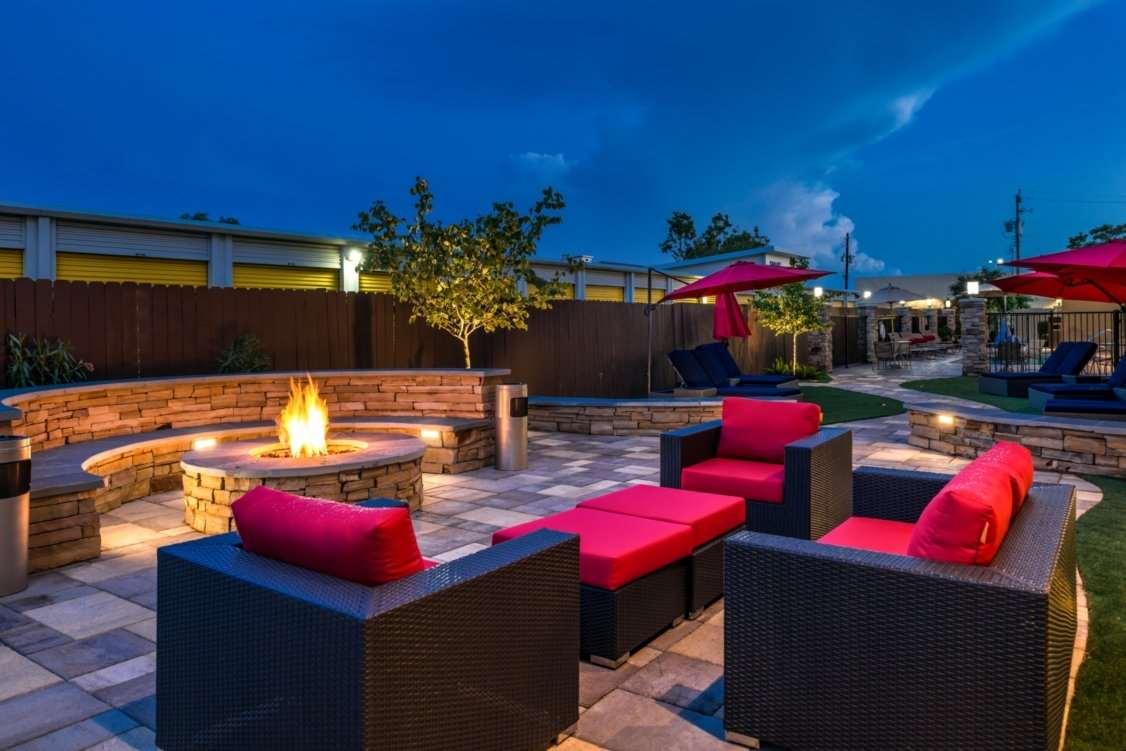 Best Western Plus Lake Jackson Inn & Suites Exterior photo