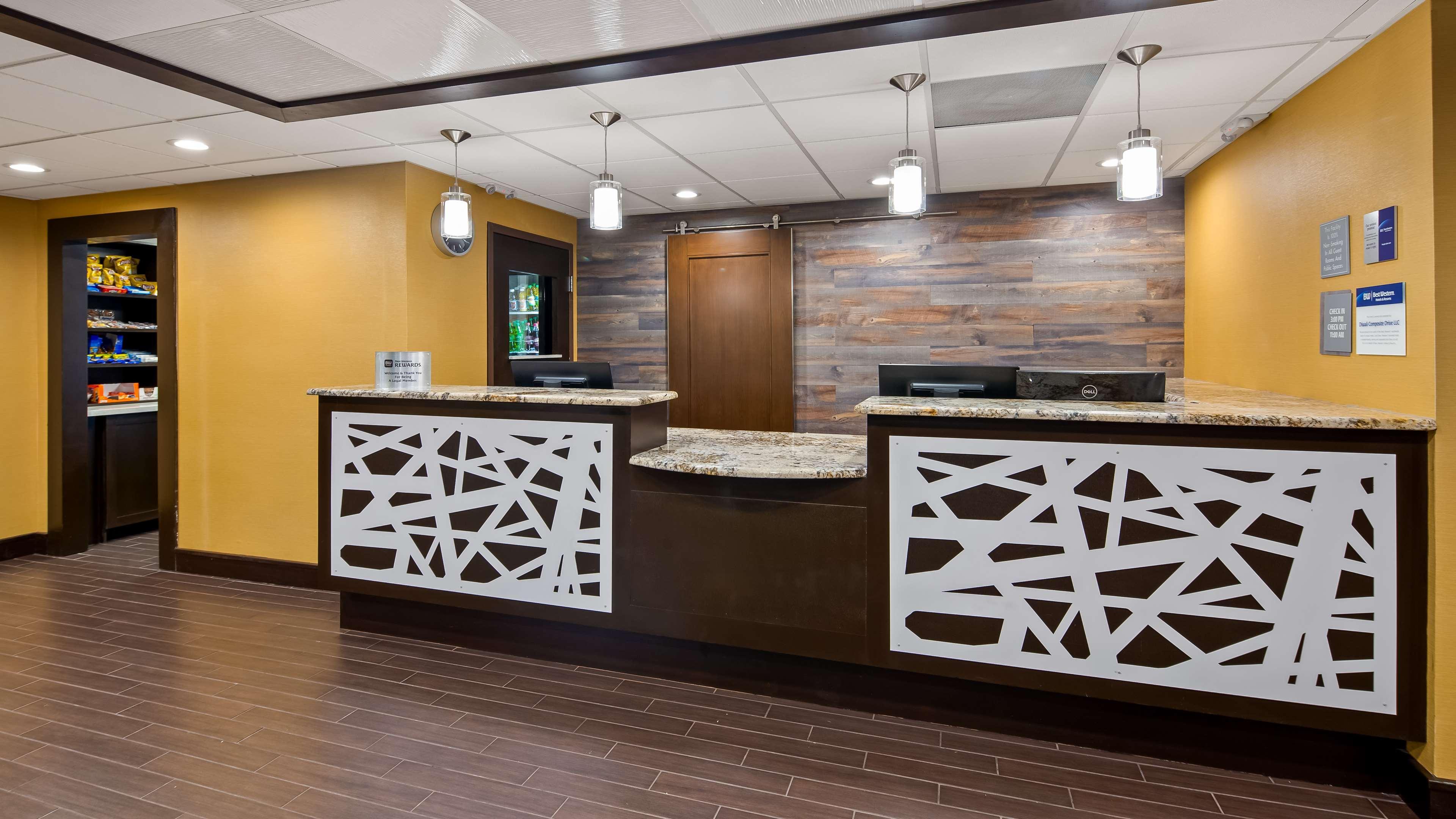 Best Western Plus Lake Jackson Inn & Suites Exterior photo