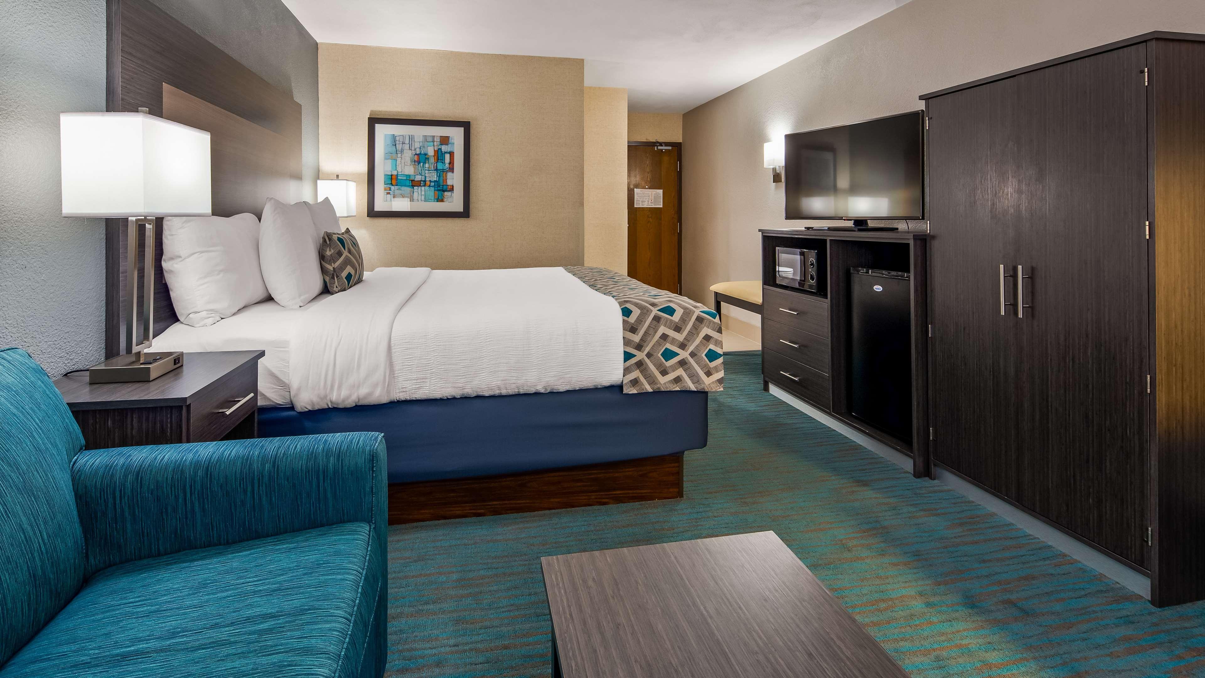 Best Western Plus Lake Jackson Inn & Suites Exterior photo