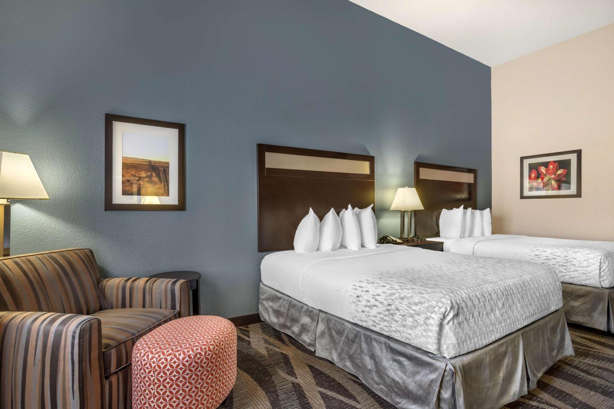 Best Western Plus Lake Jackson Inn & Suites Exterior photo