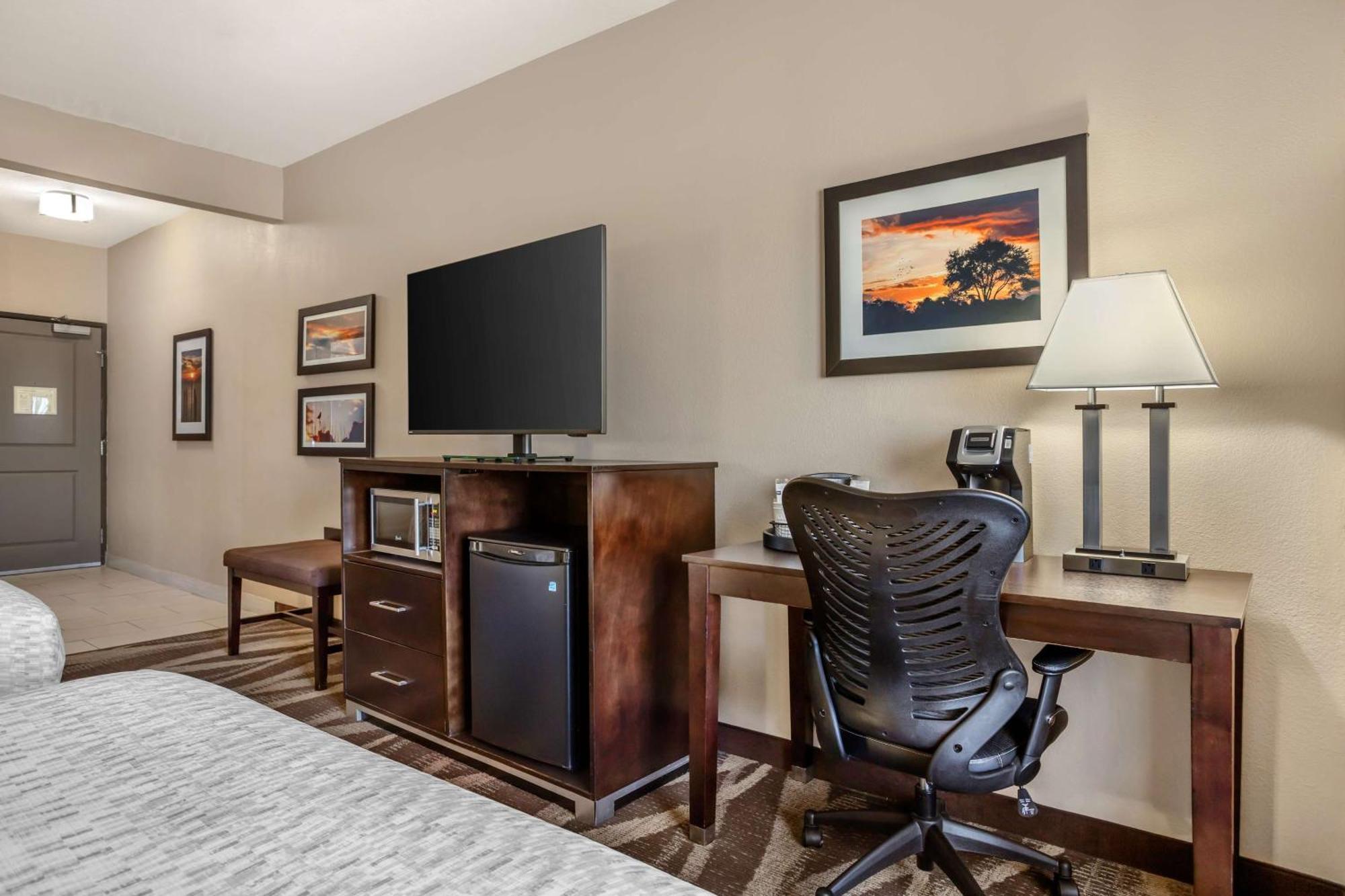 Best Western Plus Lake Jackson Inn & Suites Exterior photo