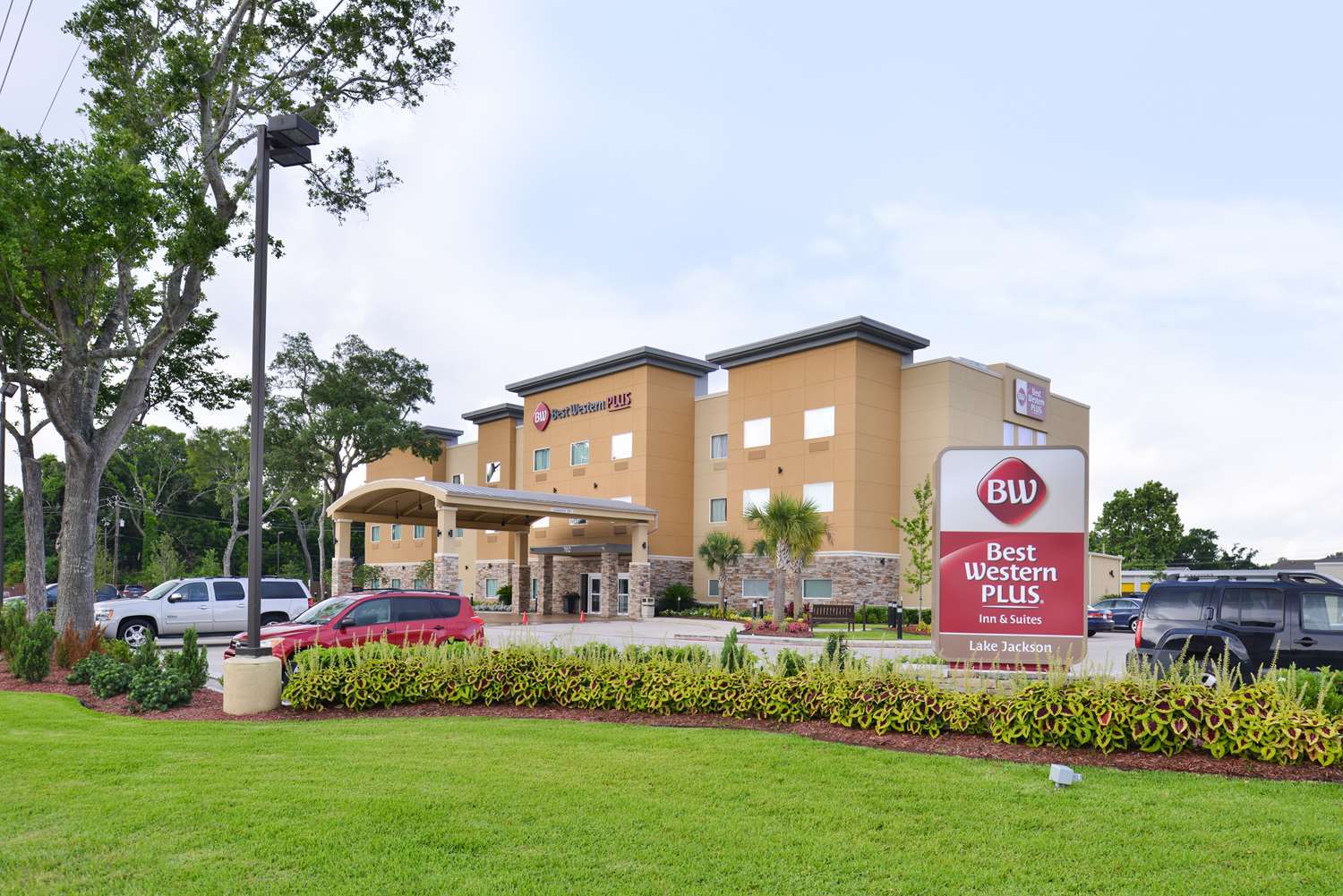 Best Western Plus Lake Jackson Inn & Suites Exterior photo